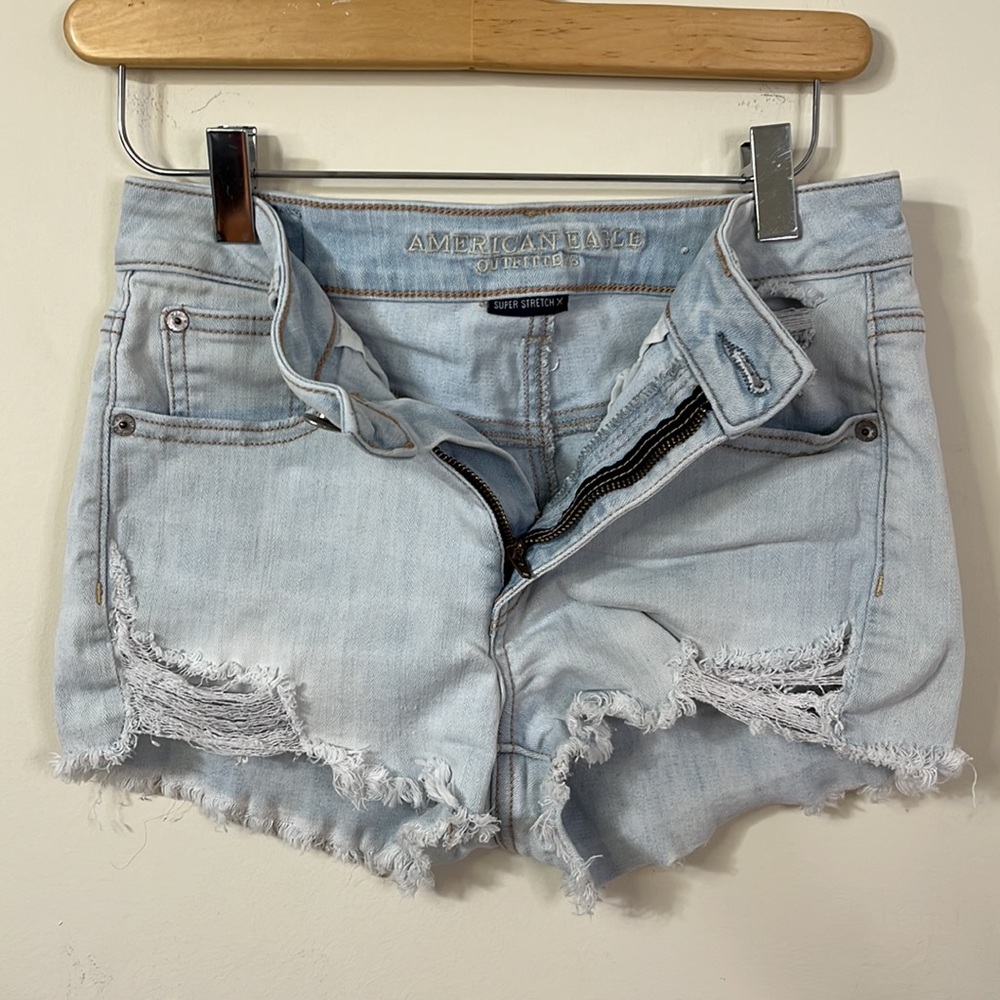 American Eagle Hi-Rise Shortie Light Wash Jean Shorts Size 4 - Picture 2 of 6
